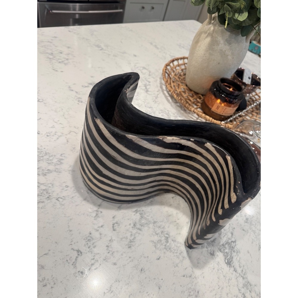 Handmade Honduras Ceramic Wavy Zebra Stripe Vase Black White Sculptural Art 5P80